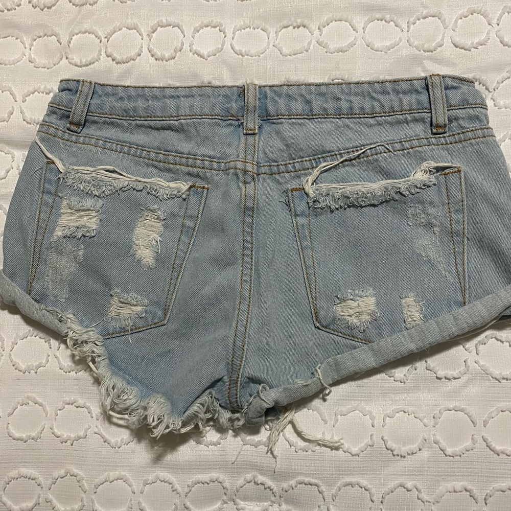 Work in but I’m good condition. Size M but fits like a S, short booty shorts.